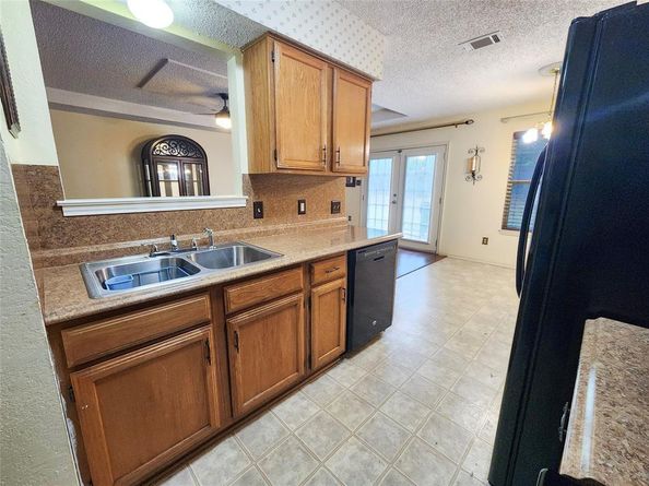6410  Rock Springs Drive , Arlington Texas 76001