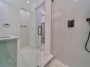 531 W Laureland Road , Dallas Texas 75232