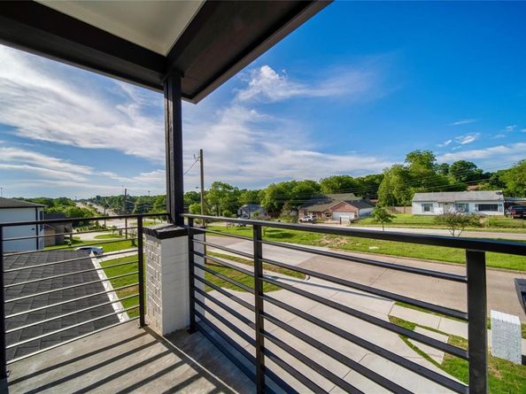 531 W Laureland Road , Dallas Texas 75232