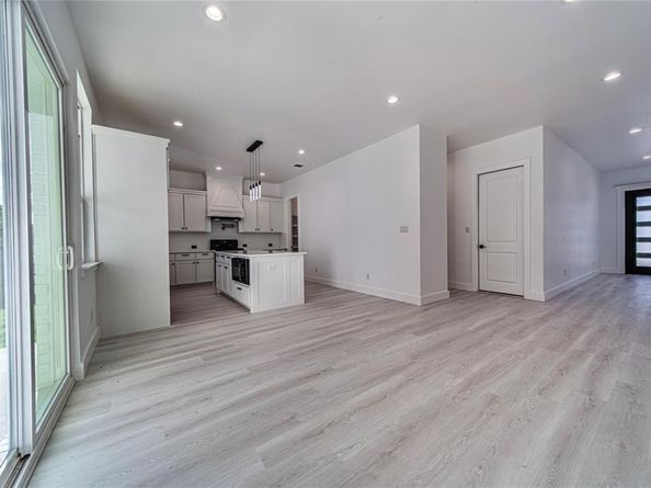 531 W Laureland Road , Dallas Texas 75232