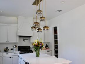 531 W Laureland Road , Dallas Texas 75232