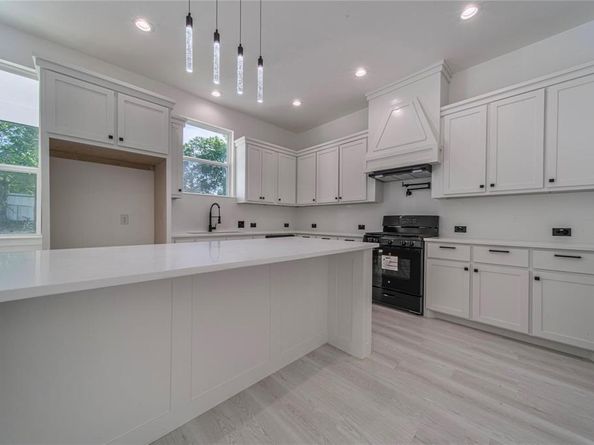 531 W Laureland Road , Dallas Texas 75232