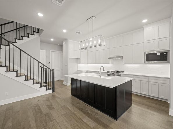 1852  Wittington  , Farmers Branch Texas 75234