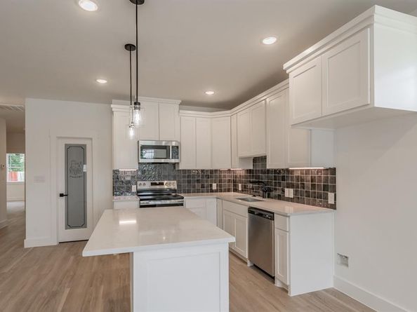 1402  Driess Street , Fort Worth Texas 76104