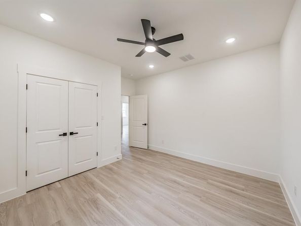 1402  Driess Street , Fort Worth Texas 76104