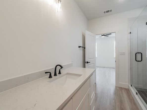 1402  Driess Street , Fort Worth Texas 76104