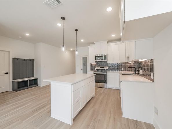 1402  Driess Street , Fort Worth Texas 76104