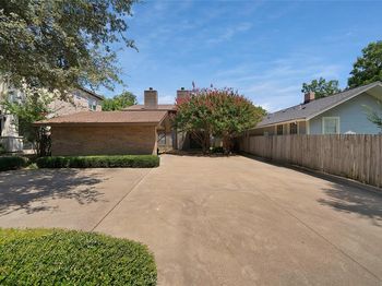 2415  Sanguinet Street 