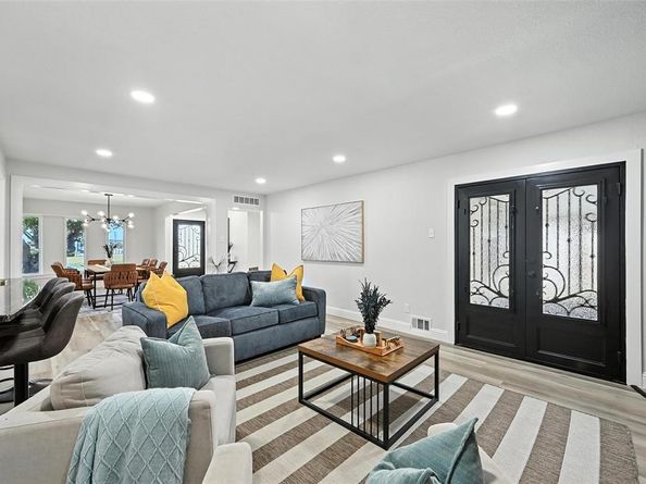 6622  Symphony Lane , Dallas Texas 75227