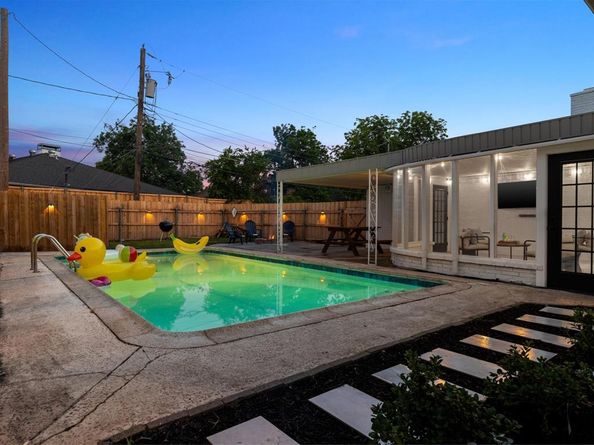6622  Symphony Lane , Dallas Texas 75227