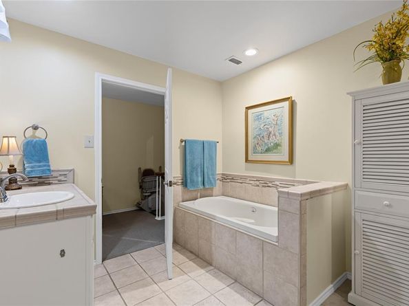 1231  Roaring Springs Road  1, Fort Worth Texas 76114