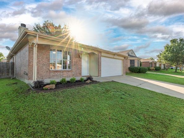 511  Hollyberry Drive , Mansfield Texas 76063