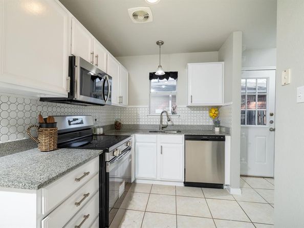 511  Hollyberry Drive , Mansfield Texas 76063