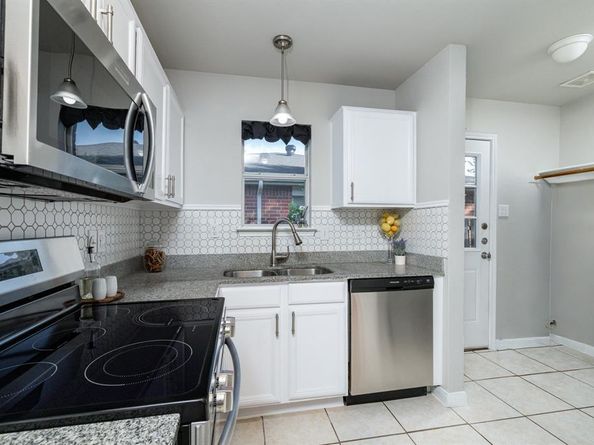 511  Hollyberry Drive , Mansfield Texas 76063