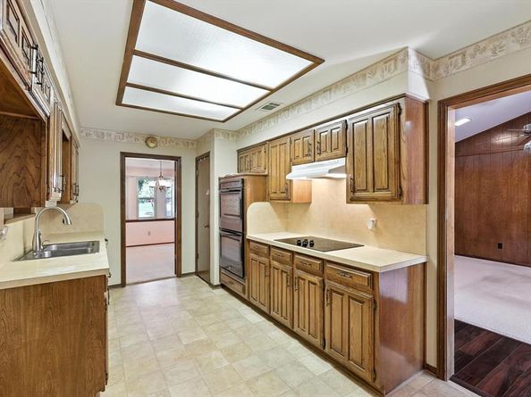 1506 N Valley Parkway , Lewisville Texas 75077