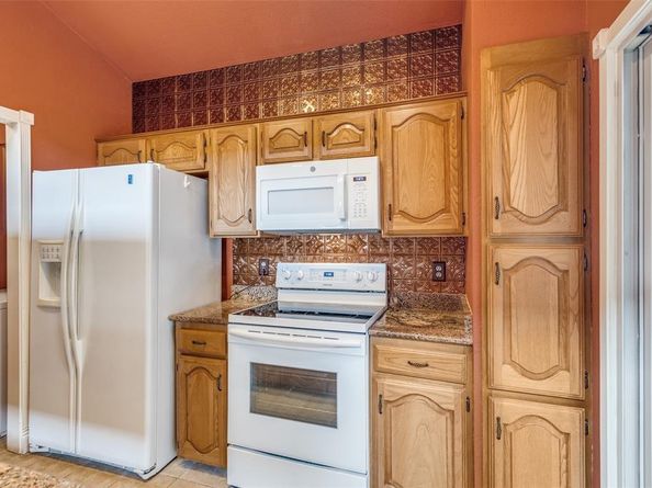 17490  Meandering Way  404, Dallas Texas 75252