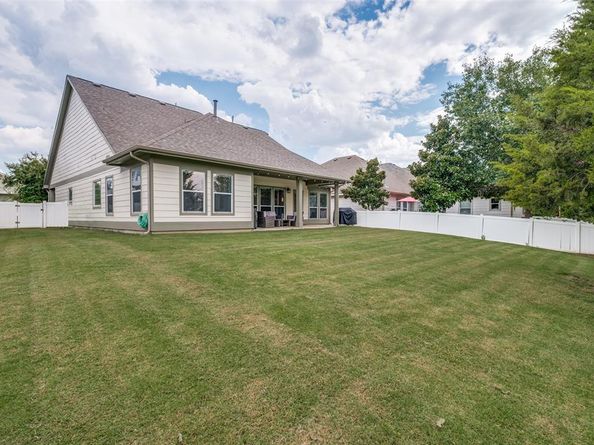1101  Wisteria Lane , Savannah Texas 76227