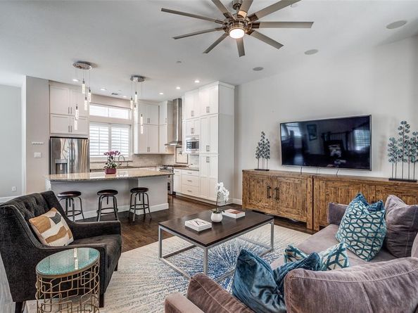 731  Spanish Oaks Place , Dallas Texas 75204