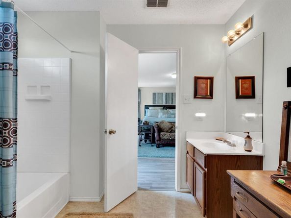 6729  Prairie Fire Road , Arlington Texas 76002