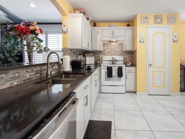 922  Hannah Way , Dallas Texas 75253