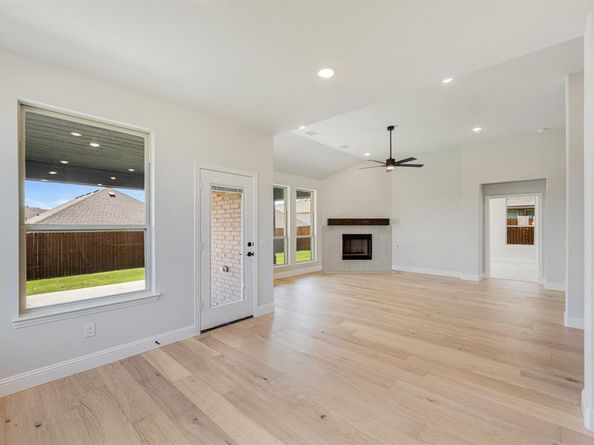 1024  Pineview Lane , Crowley Texas 76036