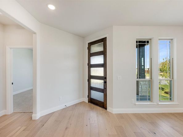 1024  Pineview Lane , Crowley Texas 76036