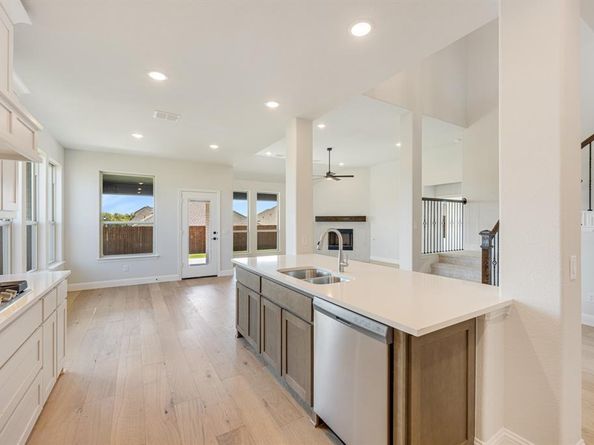 1024  Pineview Lane , Crowley Texas 76036