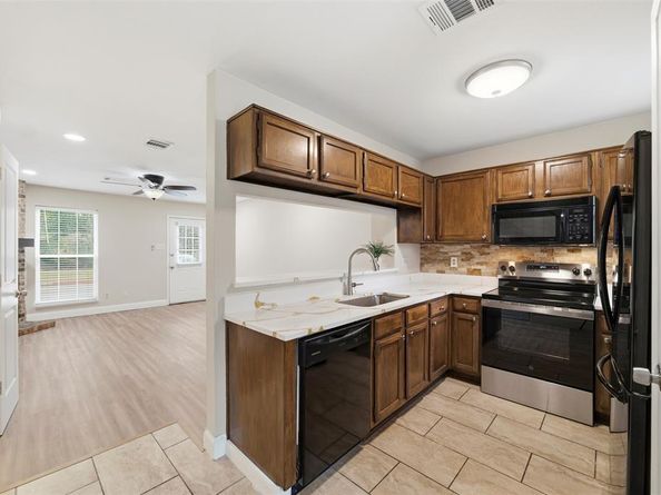 112  Churchill Lane , Euless Texas 76039