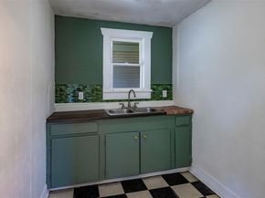 1612  6th Avenue , Fort Worth Texas 76104