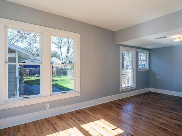 1612  6th Avenue , Fort Worth Texas 76104