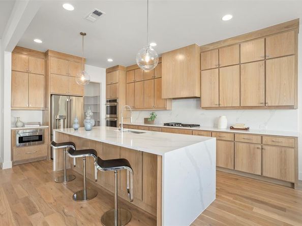 4511  Cowan Avenue , Dallas Texas 75209