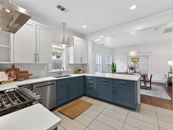 631 N Winnetka Avenue , Dallas Texas 75208