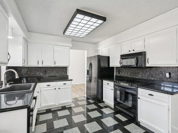 2307  Harrington Court , Euless Texas 76039