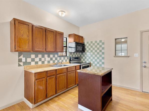 1235 E Leuda Street , Fort Worth Texas 76104