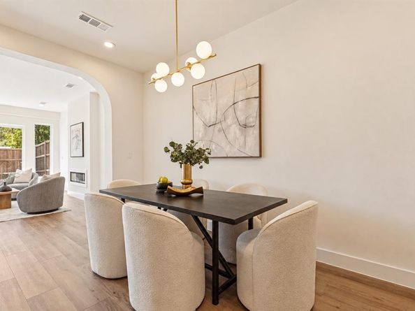 903  Bayonne Street , Dallas Texas 75212