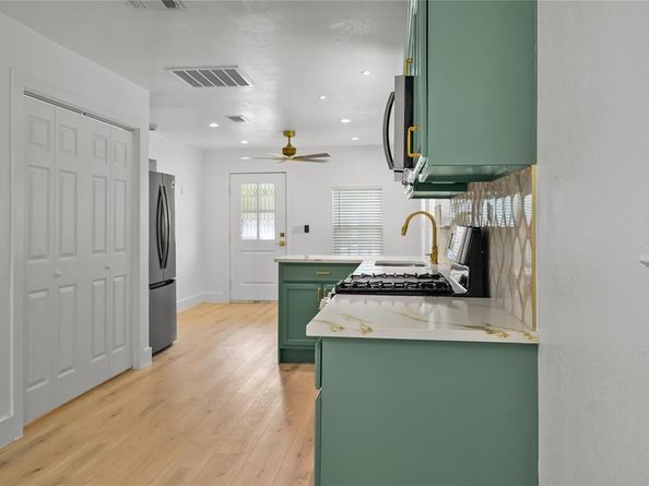 3818  Penelope Street , Dallas Texas 75210