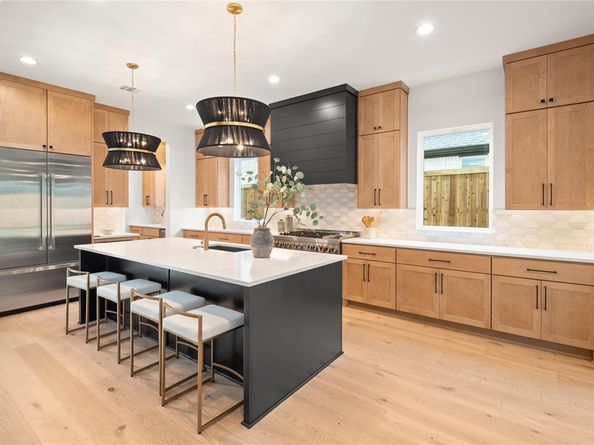 525  Classen Drive , Dallas Texas 75218
