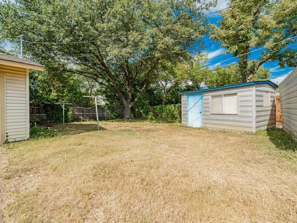 1759  Gross Road , Dallas Texas 75228