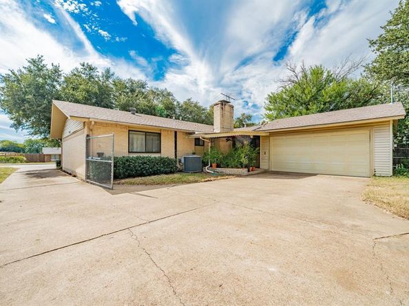 1759  Gross Road , Dallas Texas 75228
