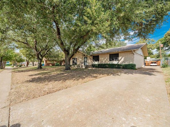 1759  Gross Road , Dallas Texas 75228