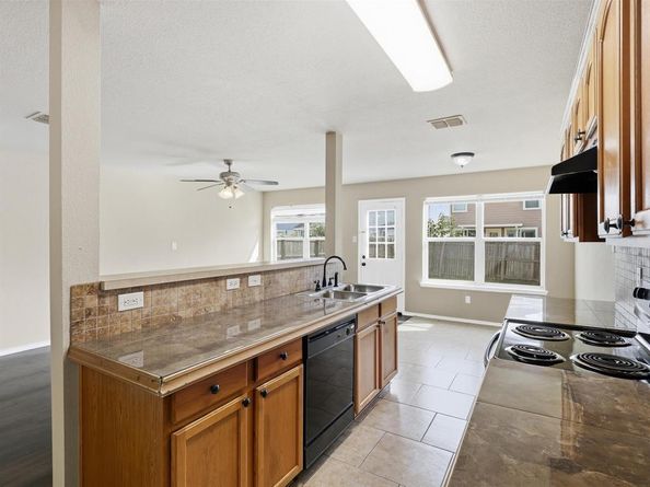 10713  Many Oaks Drive , Fort Worth Texas 76140