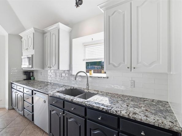7  Equestrian Court , Mansfield Texas 76063