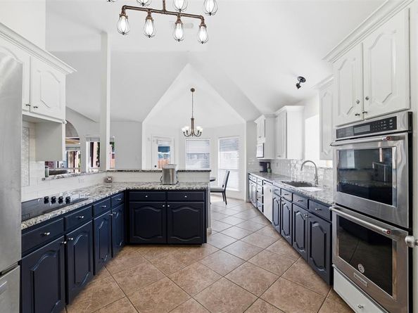 7  Equestrian Court , Mansfield Texas 76063