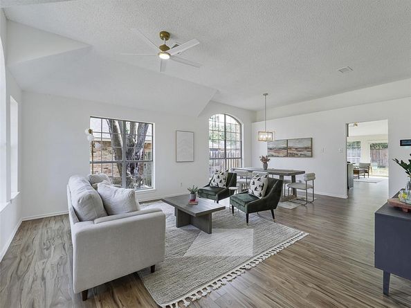 823  Shady Brook Lane , Cedar Hill Texas 75104