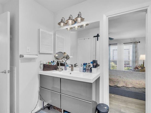 5981  Arapaho Road  1307, Dallas Texas 75248