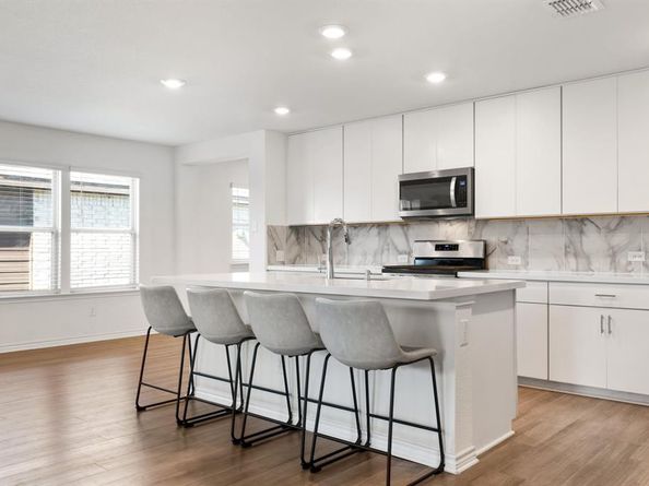 816  Adair Drive , Aubrey Texas 76227
