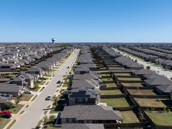816  Adair Drive , Aubrey Texas 76227