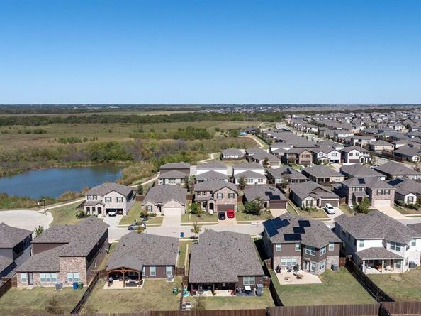 816  Adair Drive , Aubrey Texas 76227