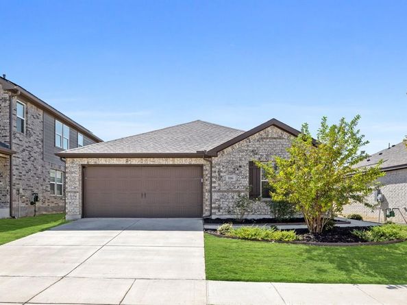 816  Adair Drive , Aubrey Texas 76227