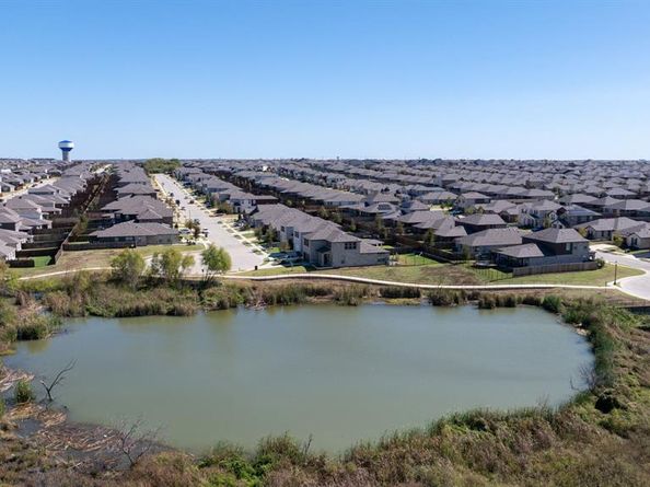 816  Adair Drive , Aubrey Texas 76227